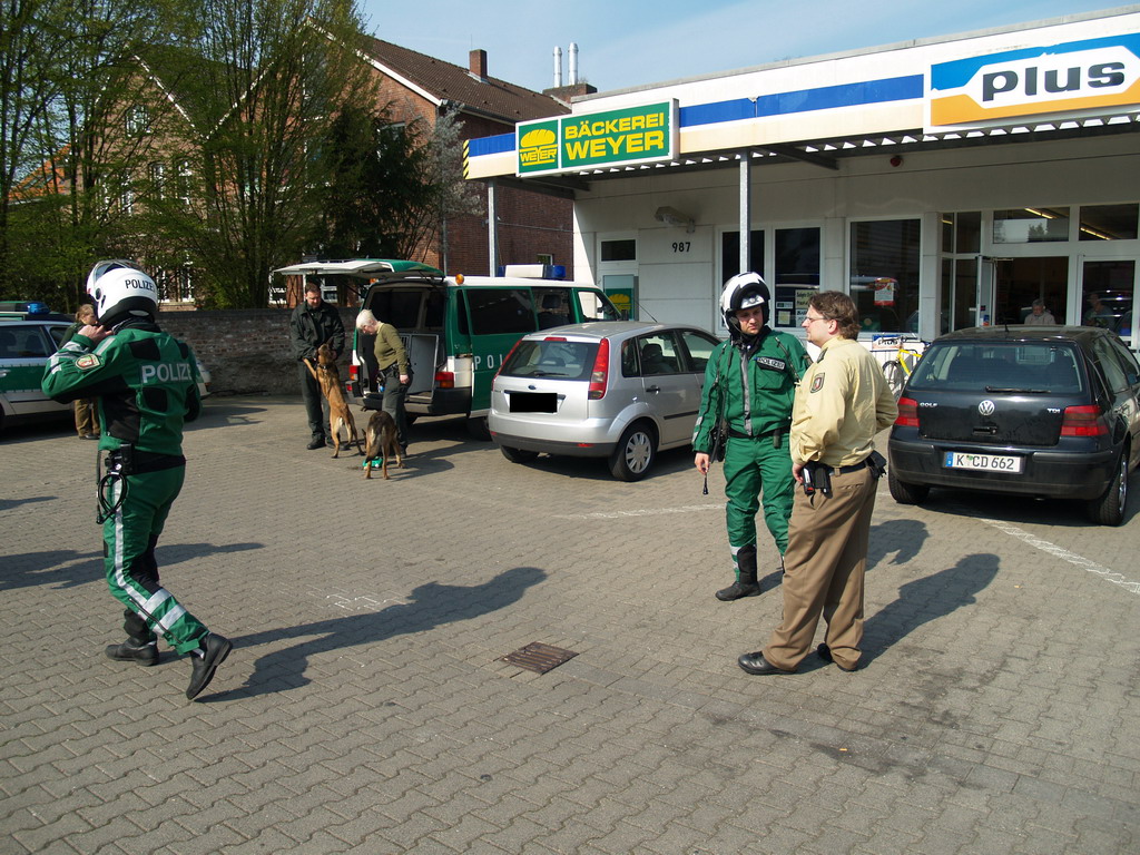 Messerstecherei Koeln Duennwald Berlinerstr P57.JPG